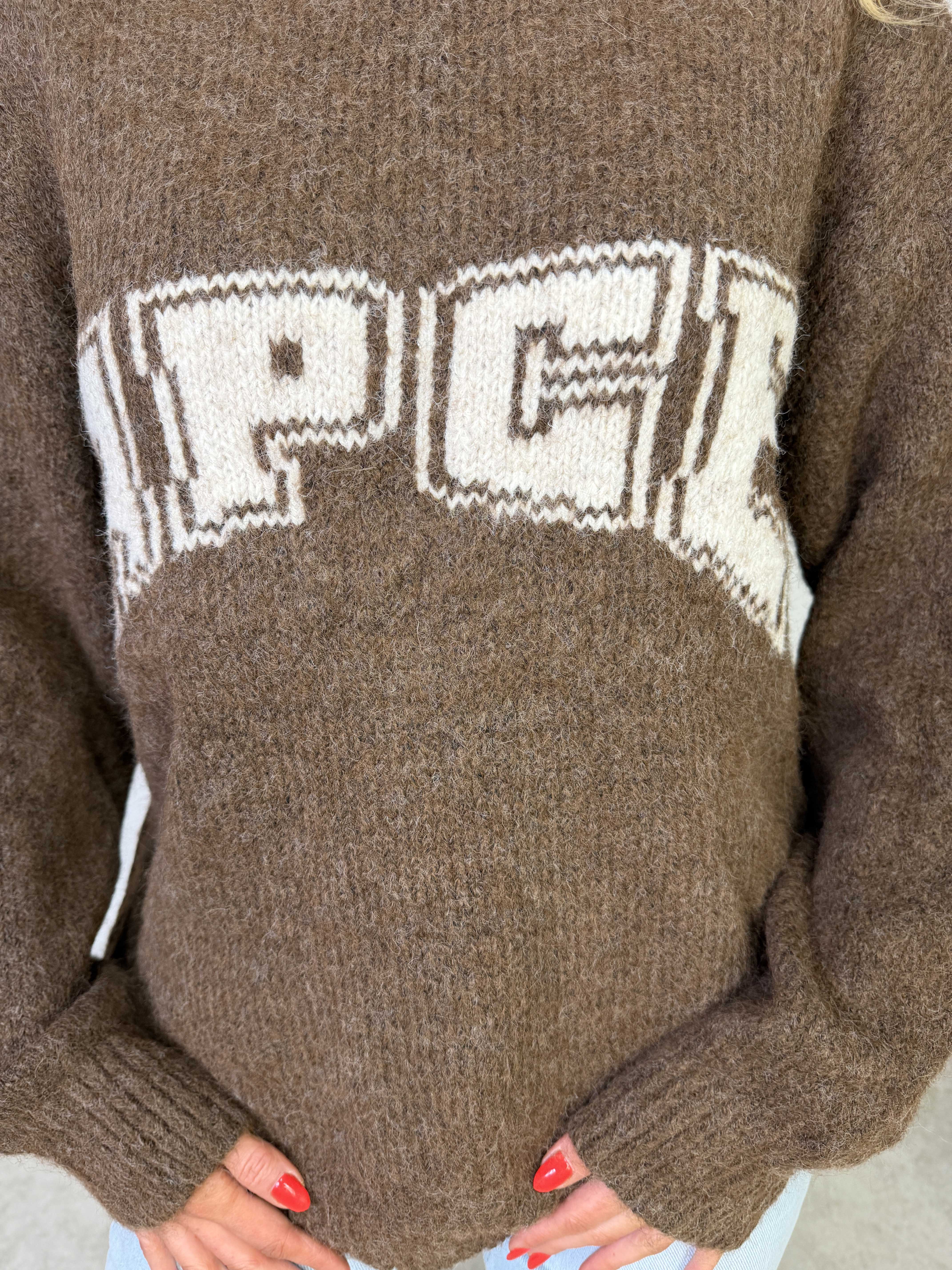 Adira - Blød strik med grafisk logo